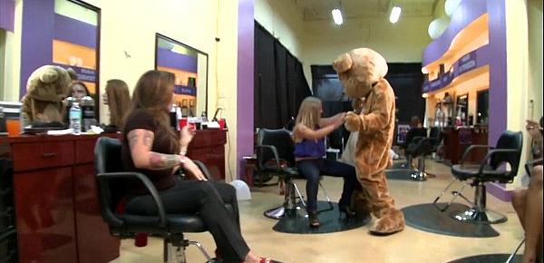  Party in the Salon with The One and Only DANCING BEAR! (db8979)